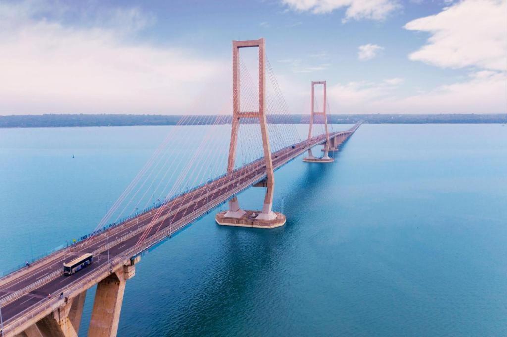 Grand Sumatera Hotel Surabaya Dış mekan fotoğraf