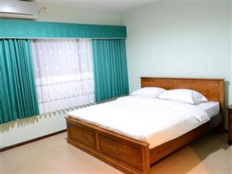 Grand Sumatera Hotel Surabaya Dış mekan fotoğraf