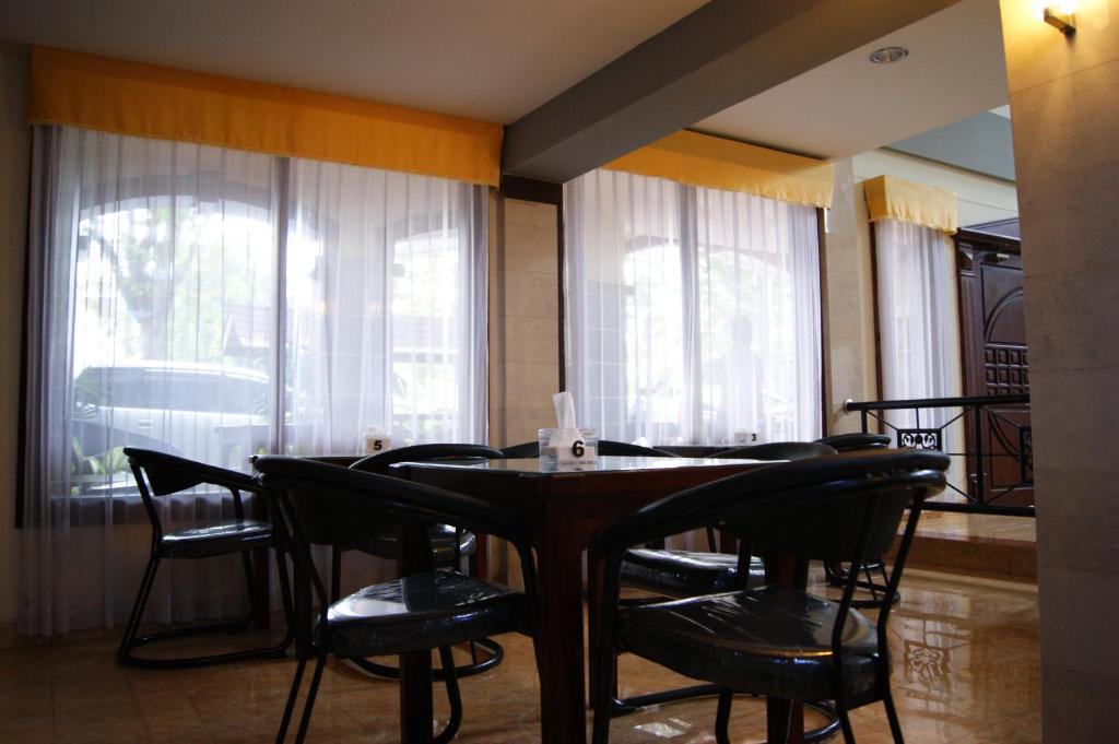 Grand Sumatera Hotel Surabaya Dış mekan fotoğraf